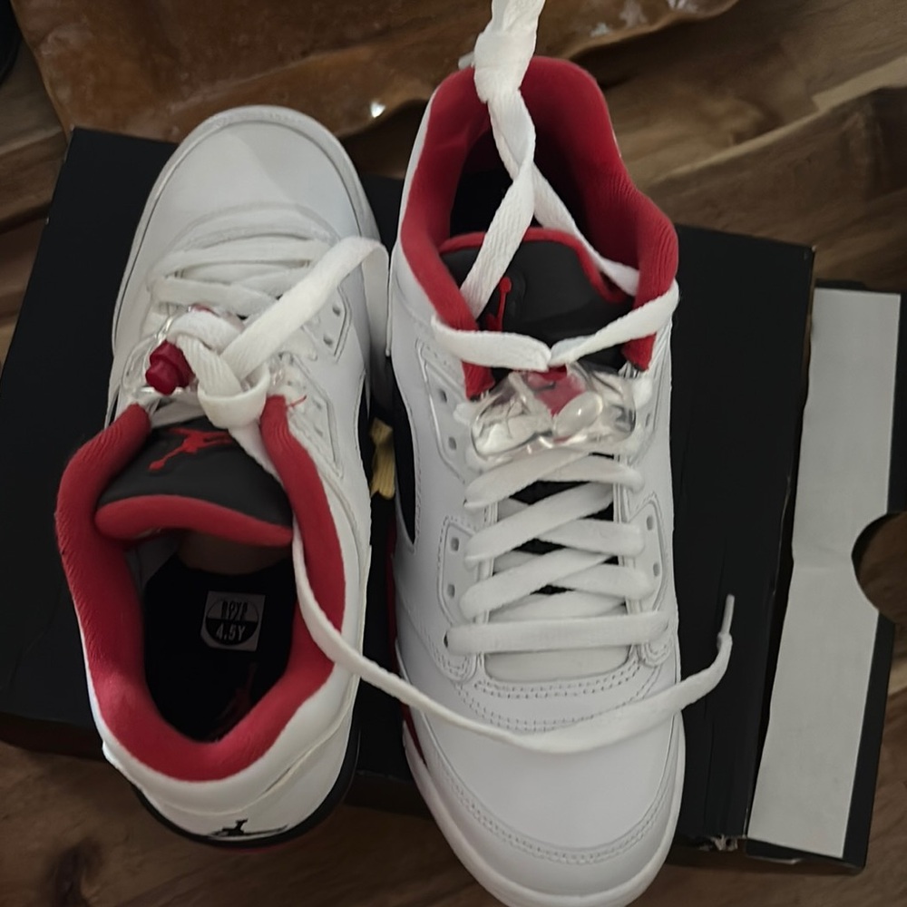 Jordan Sneakers White and Red
